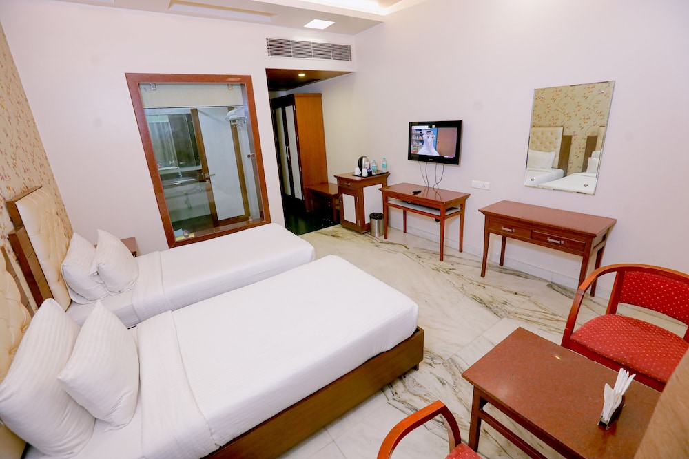 Leela Grande Hotel 18/50