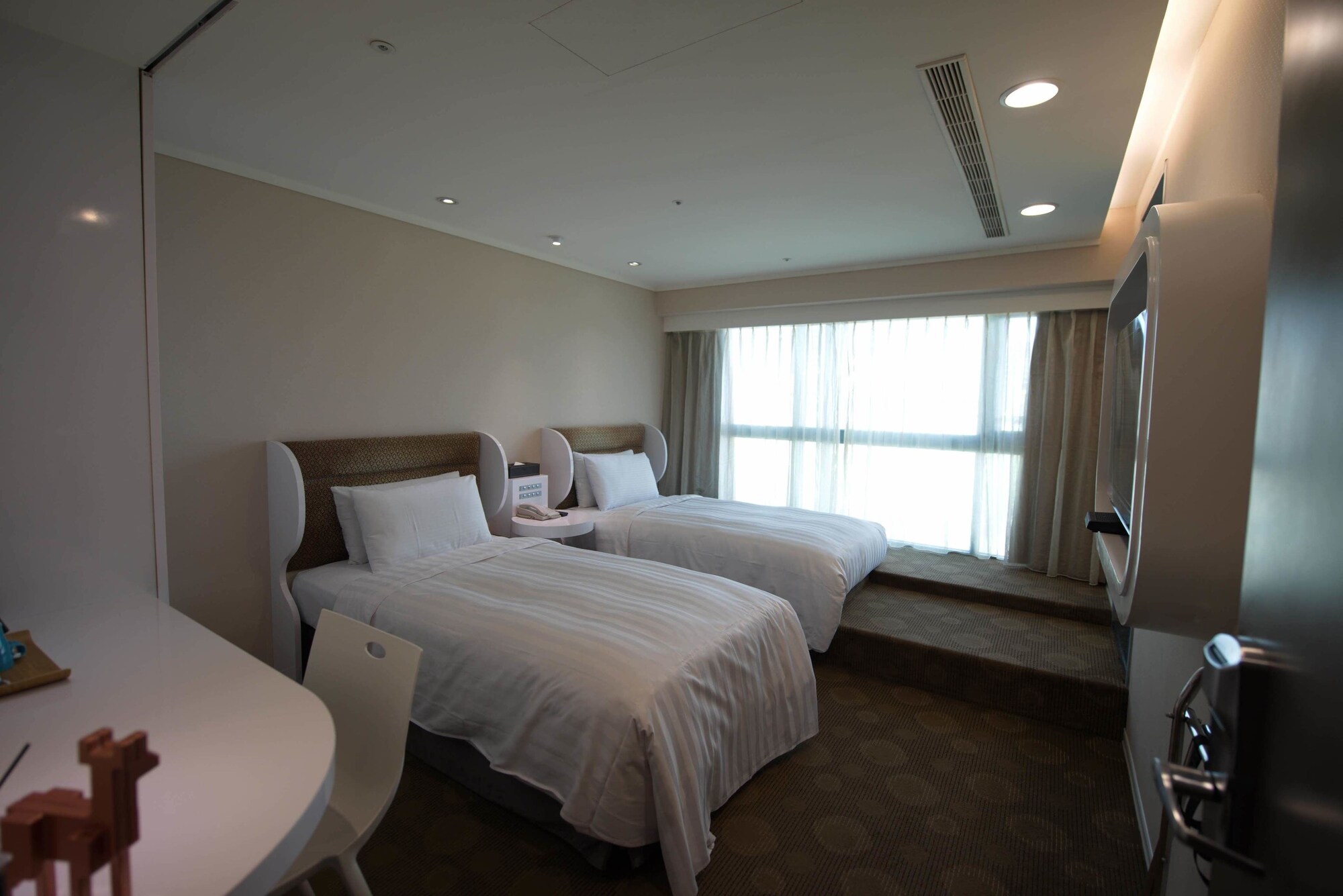 DELUXE, TWIN BEDS
