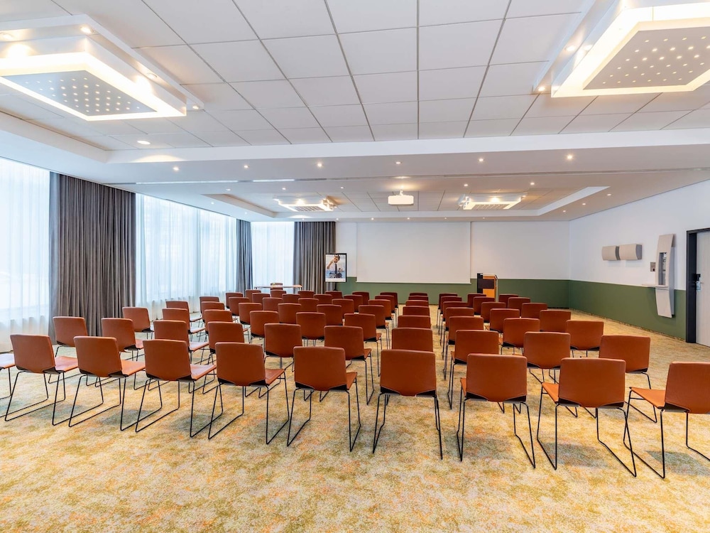 NOVOTEL HAMBURG CITY ALSTER 37/46