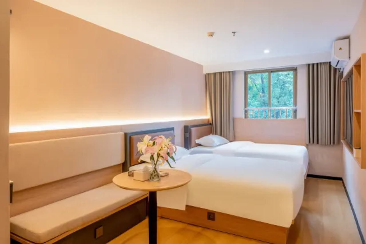 Yuezhi Light Hotel(Guangzhou Eastern Railway Station Yantang Metro Station Store) 17/36