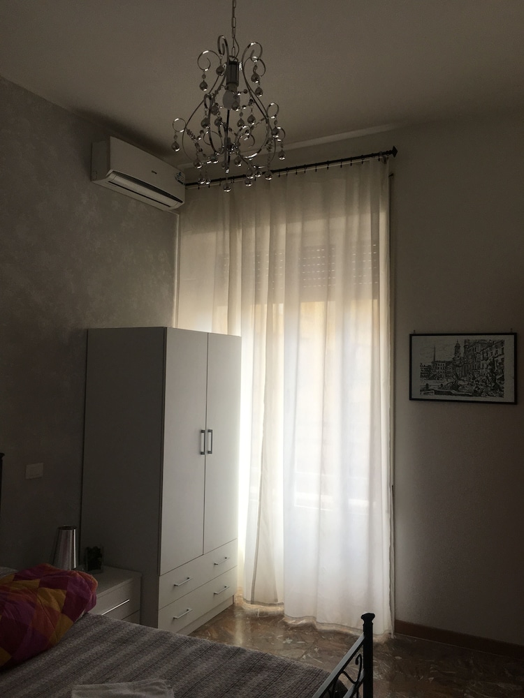 Damiani Sister Guest House 25/50