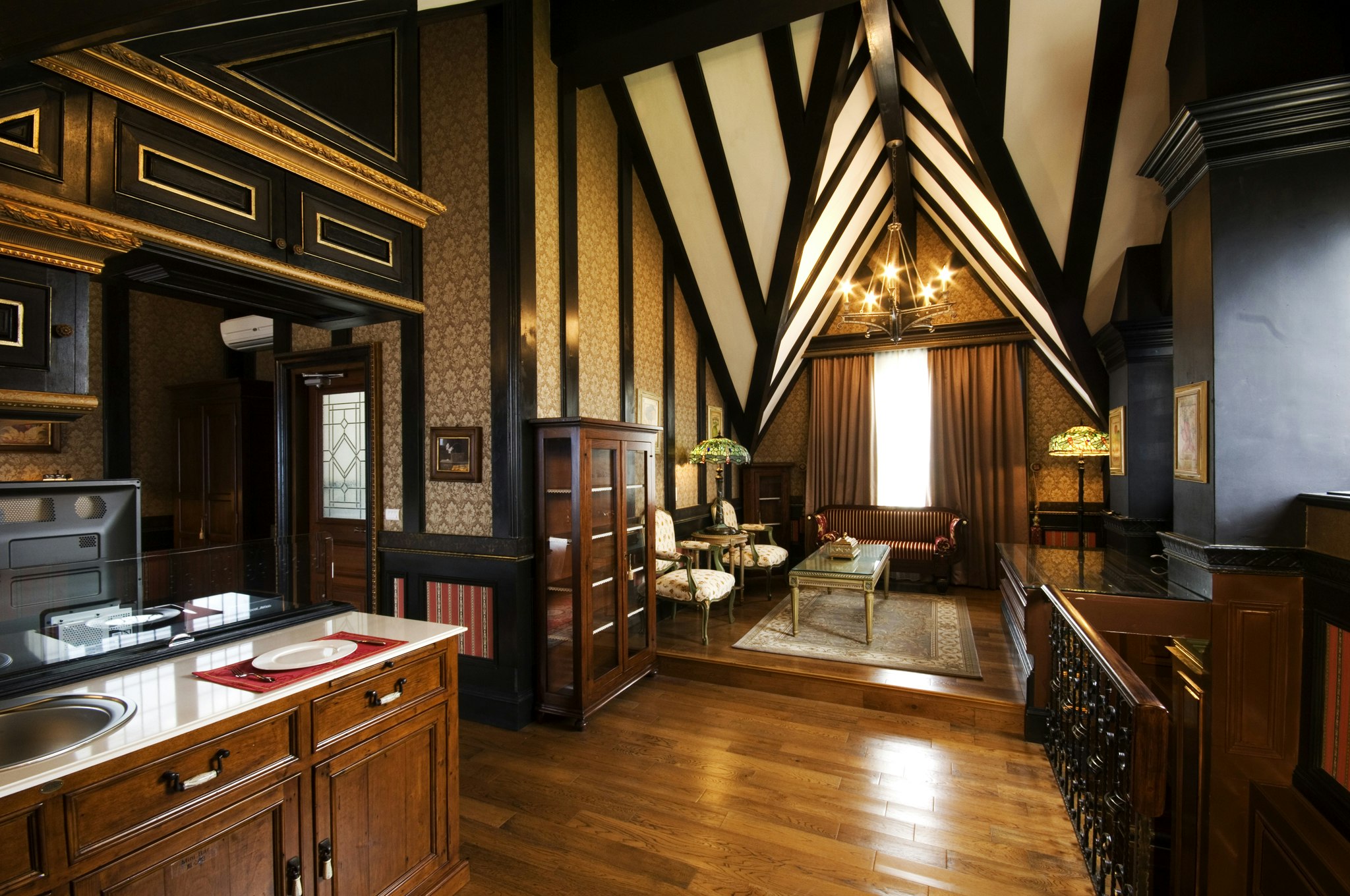 The Old England Manor 44/61
