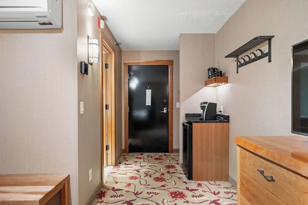 Banff Ptarmigan Inn 12/64