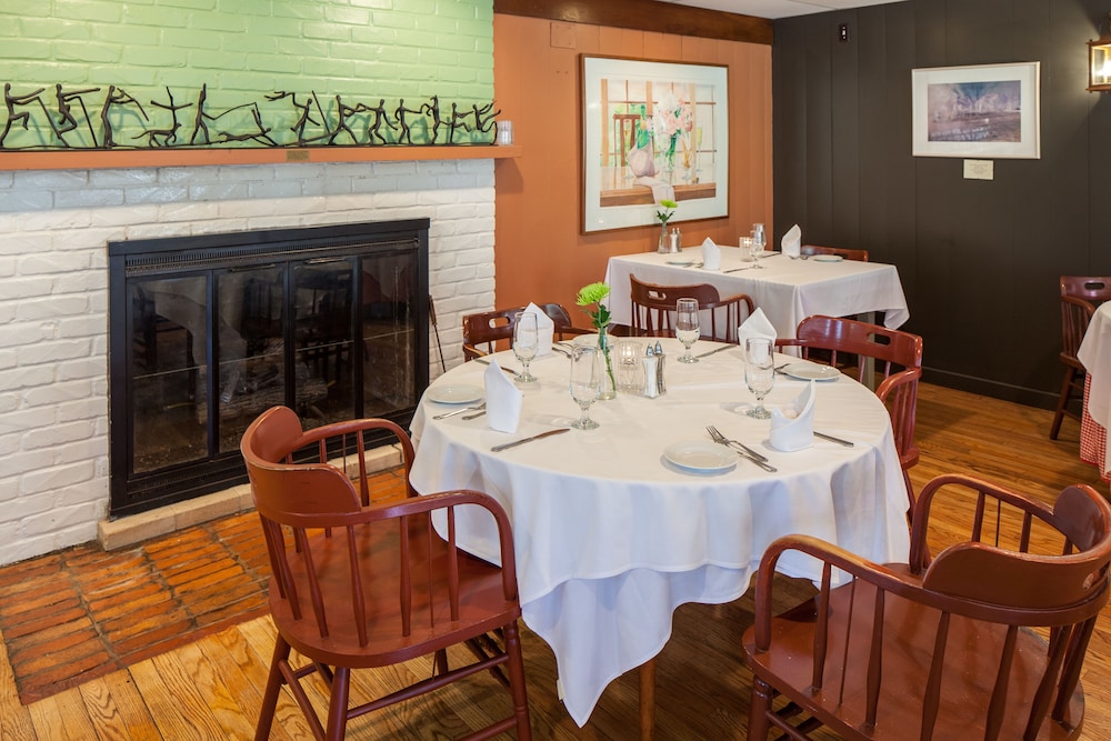 New Harmony Inn Resort & Conference Center 22/49