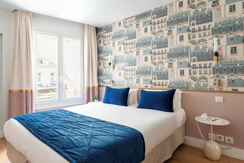 ROOM, TWIN BEDS