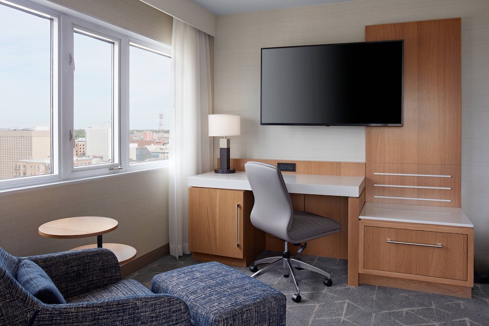 Delta Hotels By Marriott Saskatoon Downtown 32/35