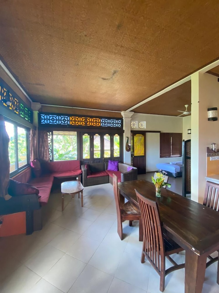 Dukuh Village Homestay & Villas 52/72