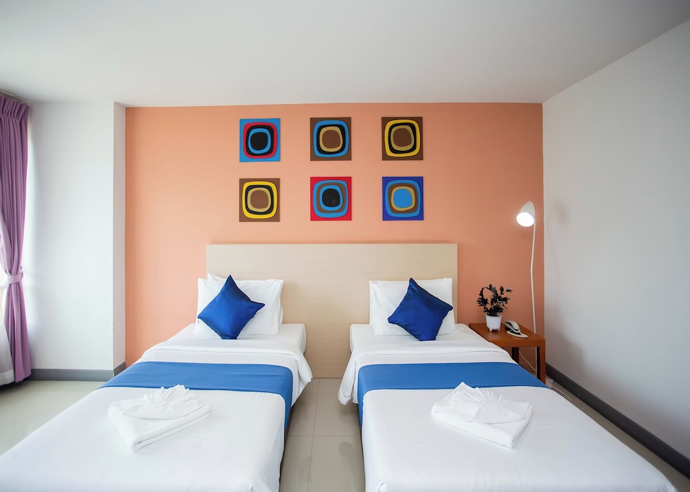 DELUXE, TWIN BEDS