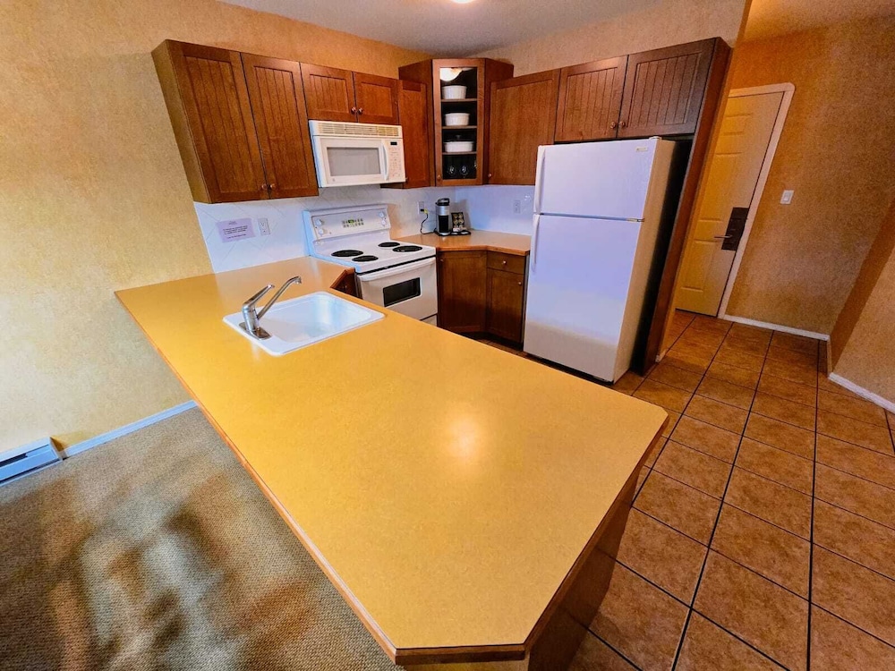 Mountain View Suites at Fairmont Hot Springs 9/63