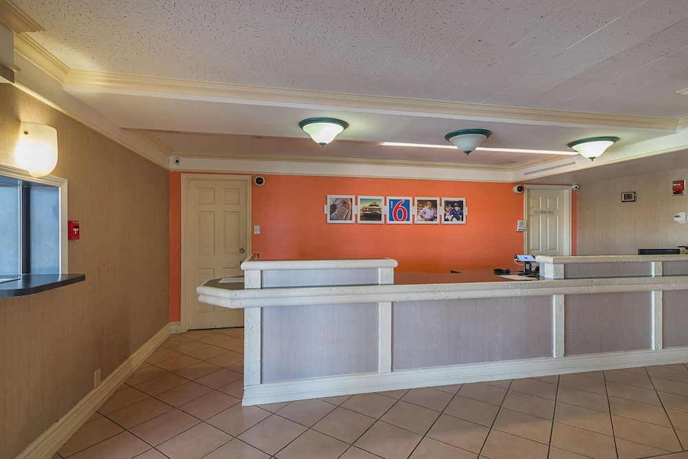 Motel6 Grand Prairie, TX - Interstate 30 7/51