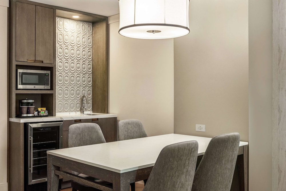 Hilton Grand Vacations Club Chicago Magnificent Mile 36/37