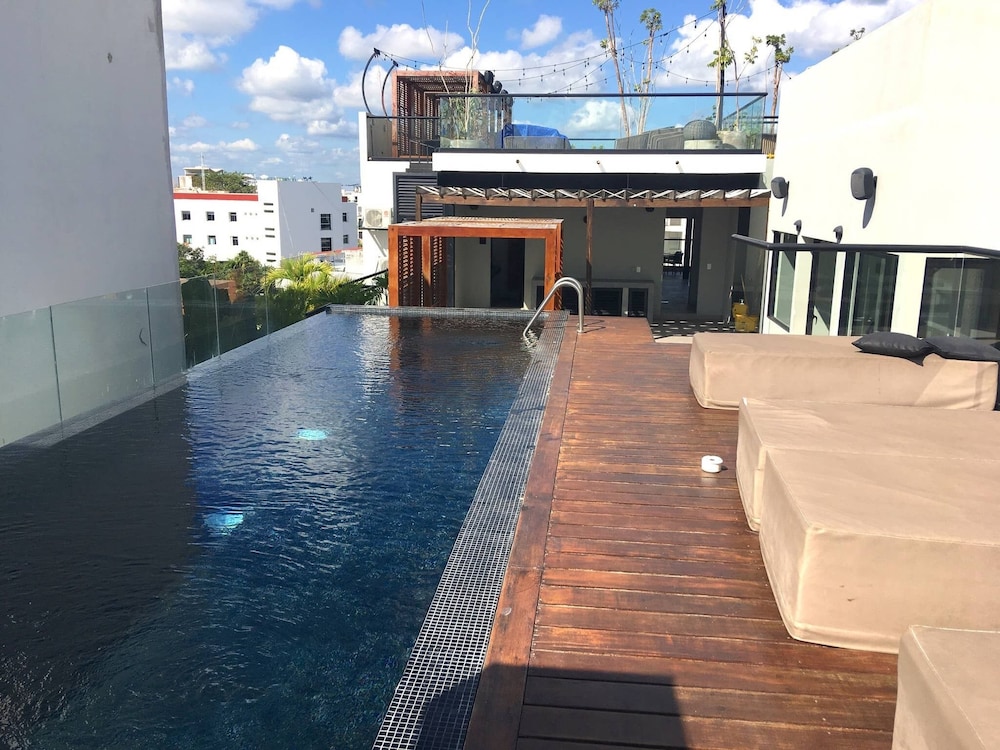 IT Boutique Hotel and Restaurant 69/73