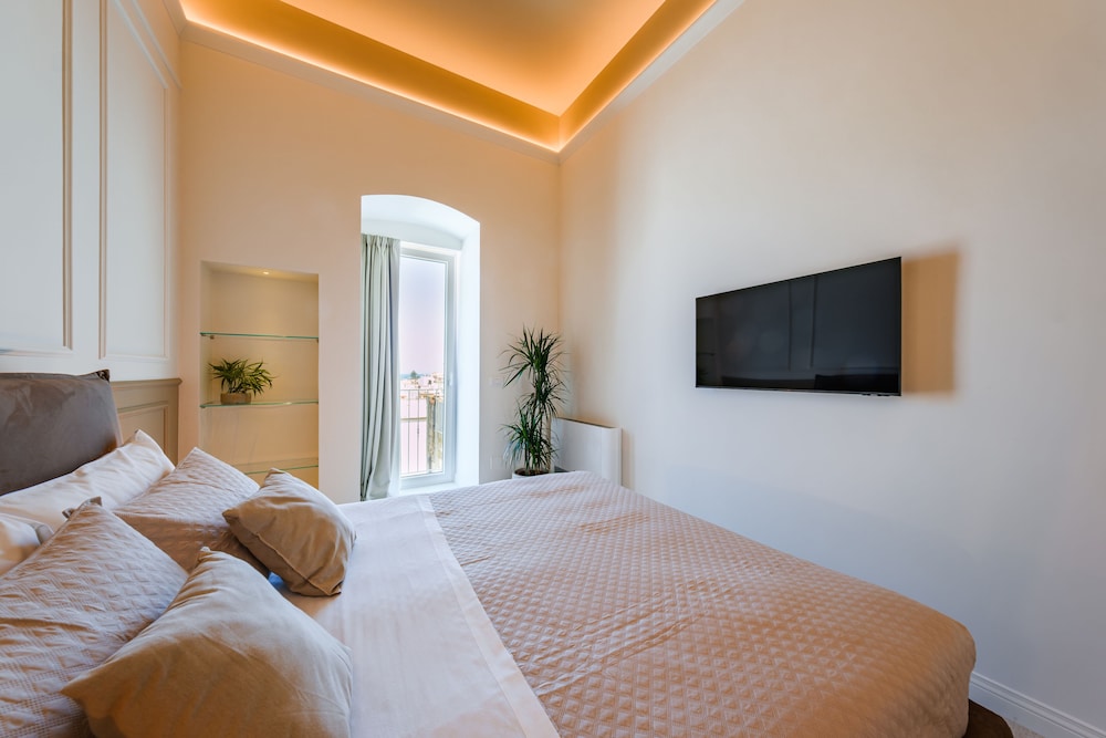 Palazzo Clemente 10/50