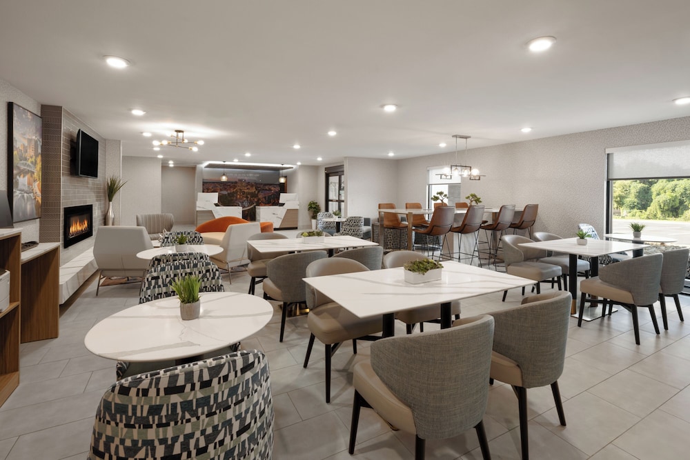 La Quinta Inn & Suites by Wyndham Greenville 48/61