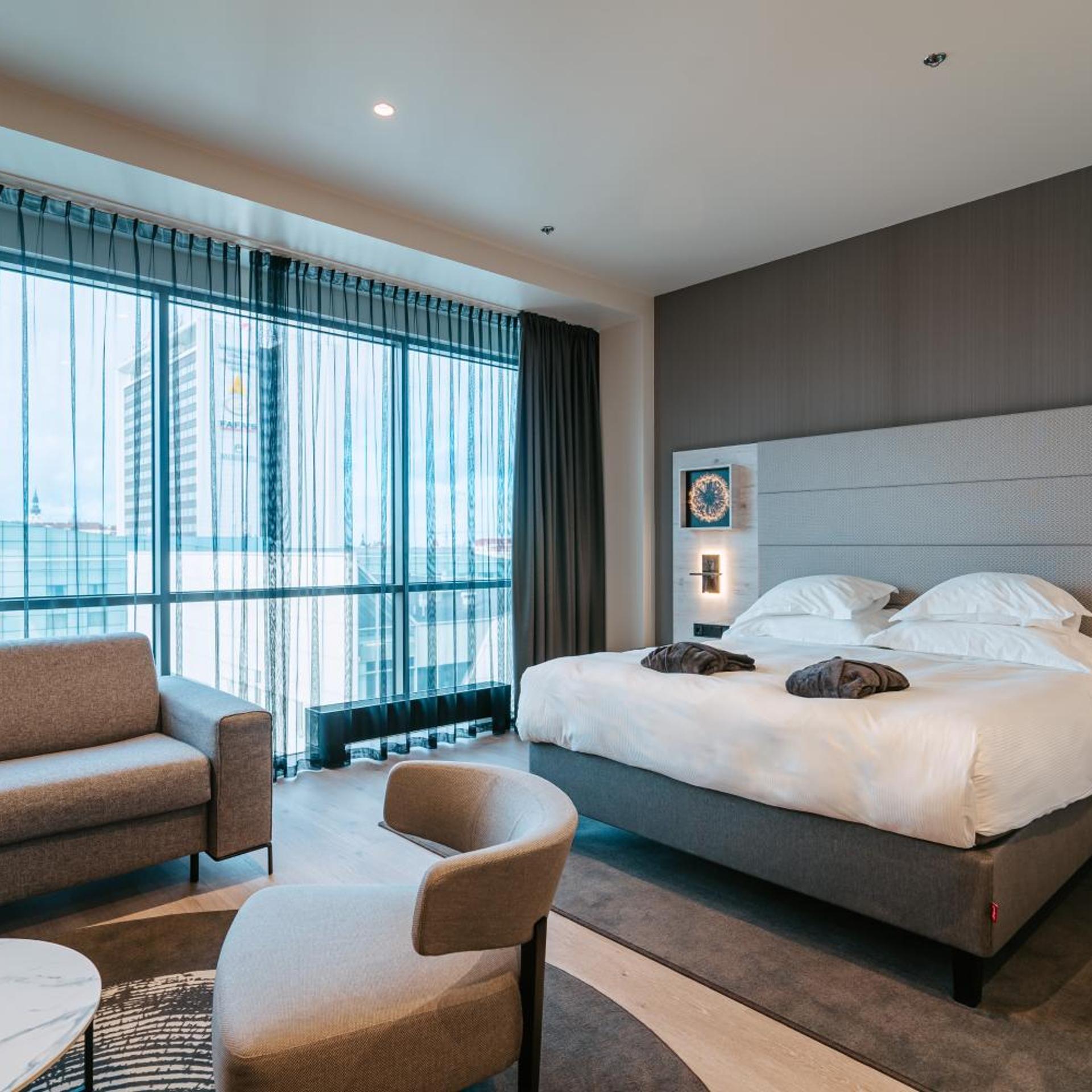 Suite, City Side
