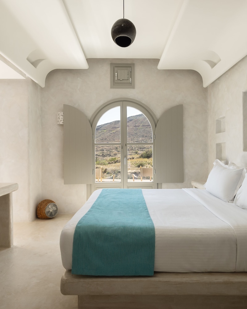 Danae Suites 8/50