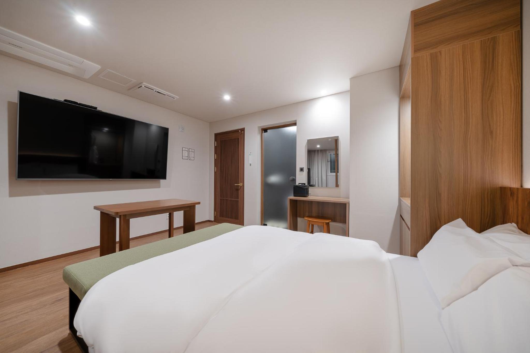 Party, Double Bed