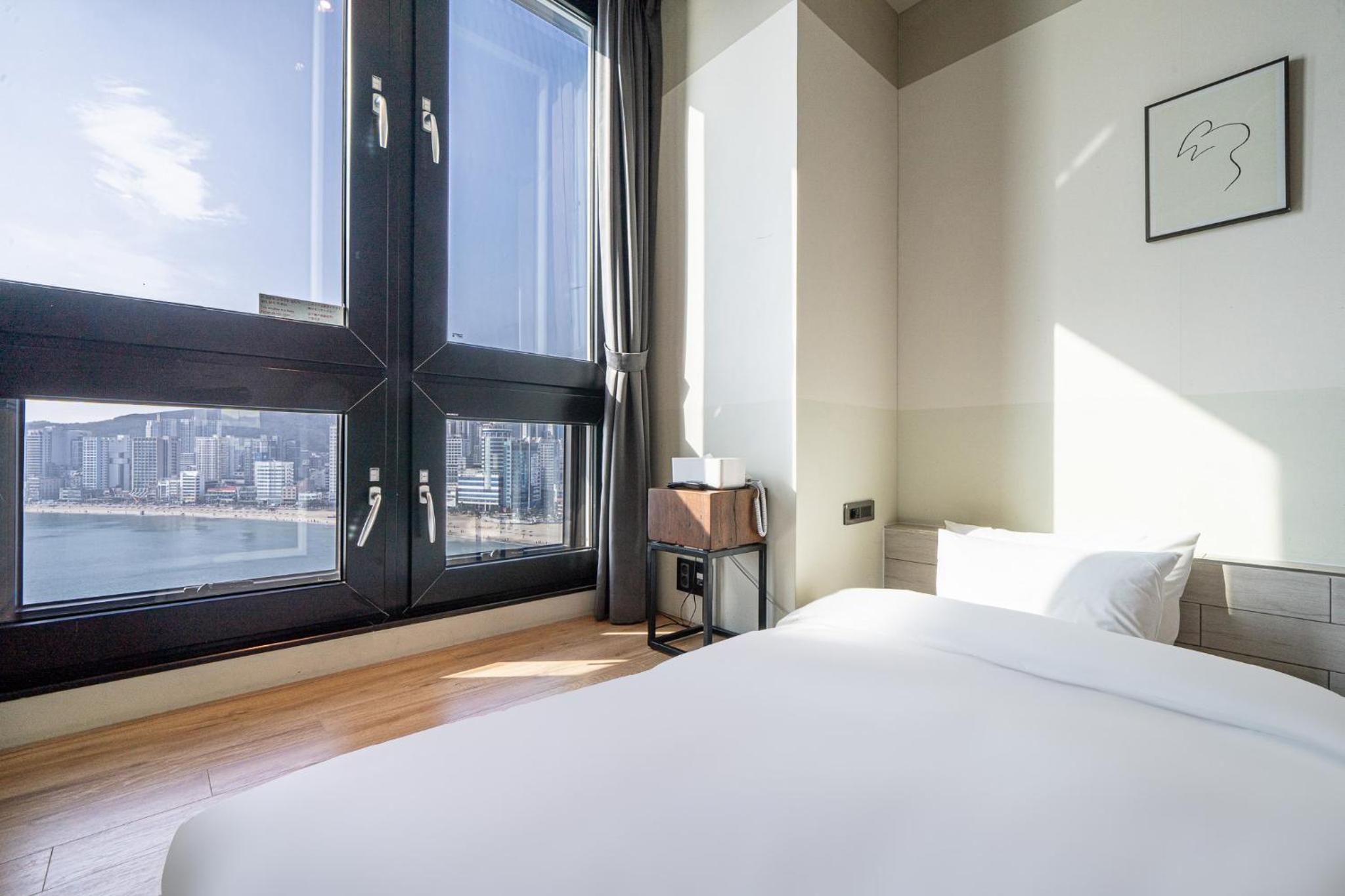 Korean, Double Bed, Sea View, H Avenue 4/8