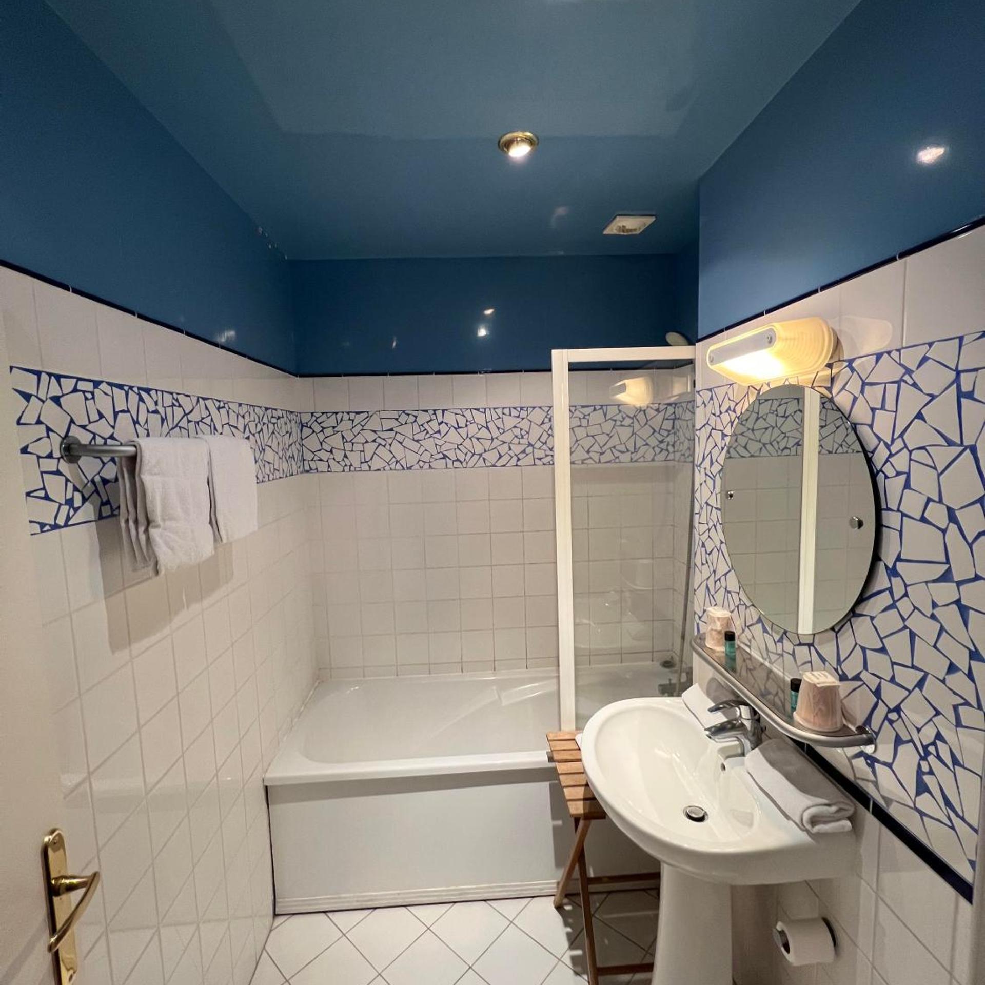 Hotel Les Bords de Seine 27/29