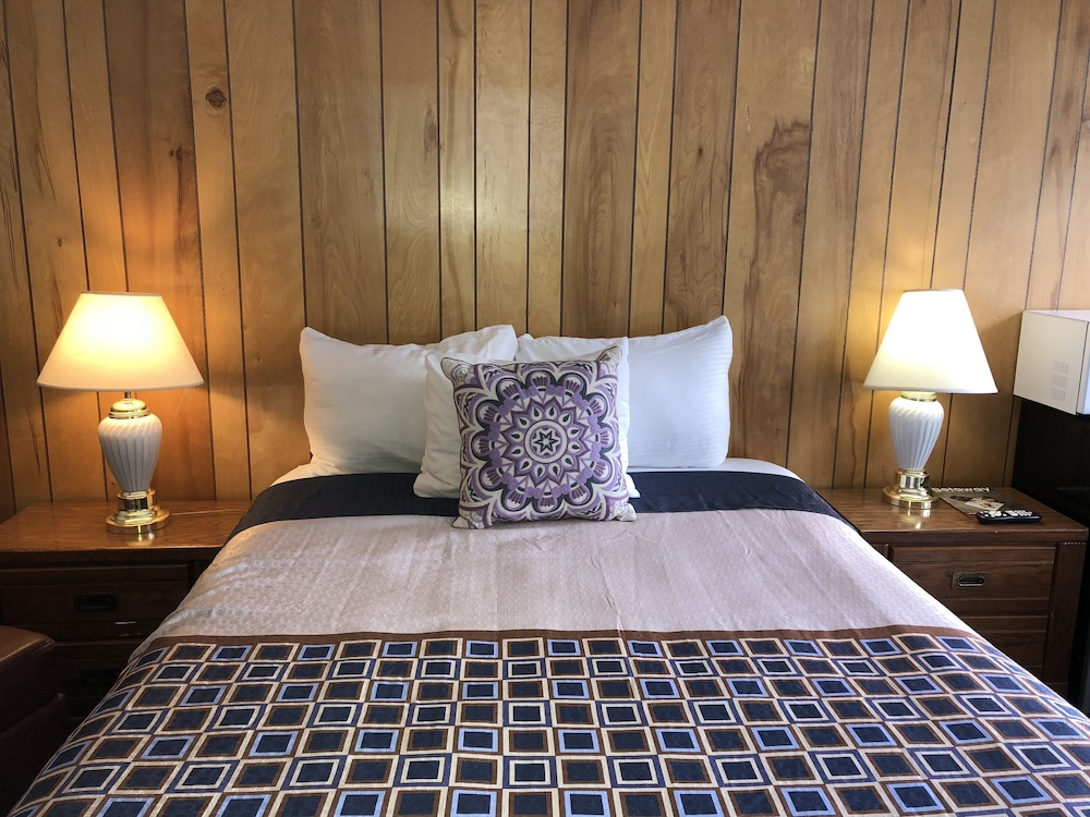 Cedar Inn & Suites 17/64