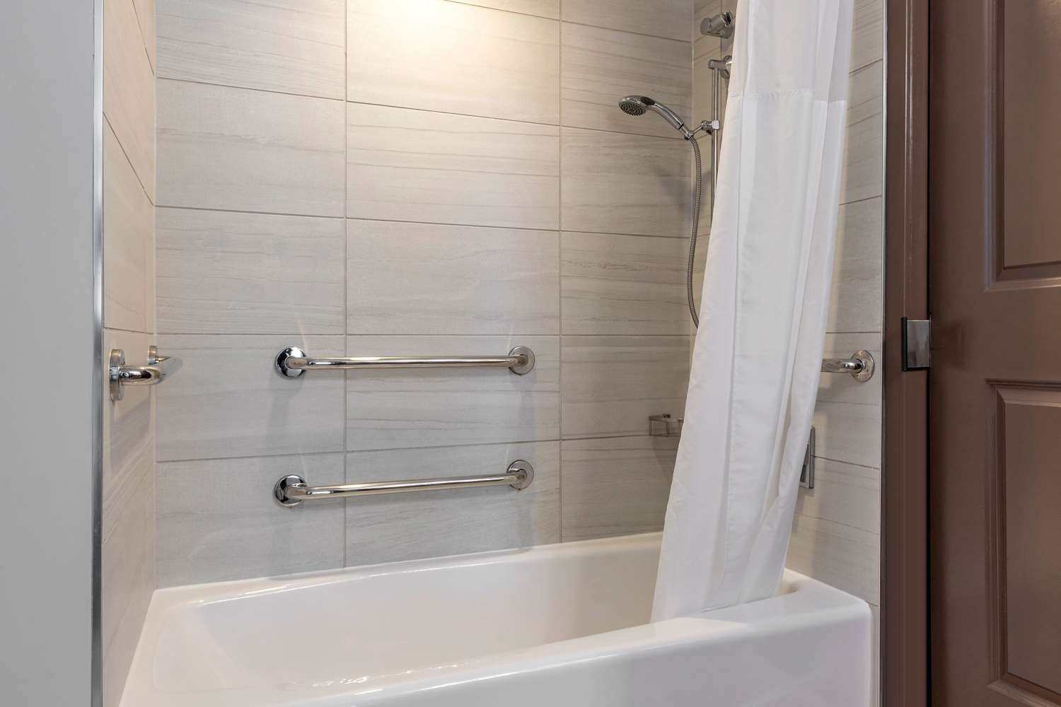 1 Bedroom, Queen Bed, Ocean Front, Accessible