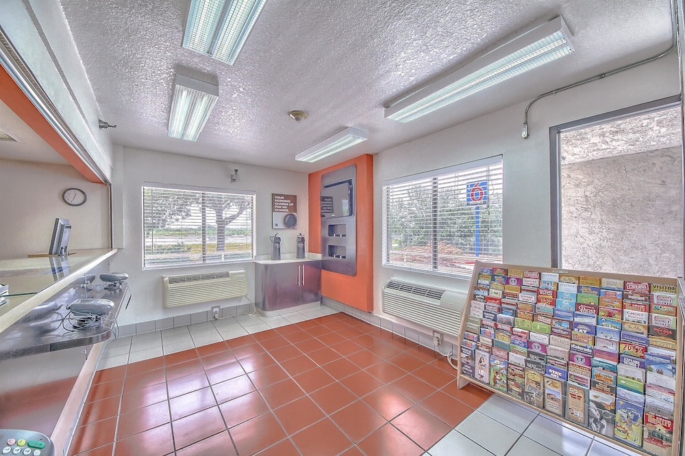 Motel6 San Antonio, TX - Six Flags Fiesta TX/La Cantera Area 28/44