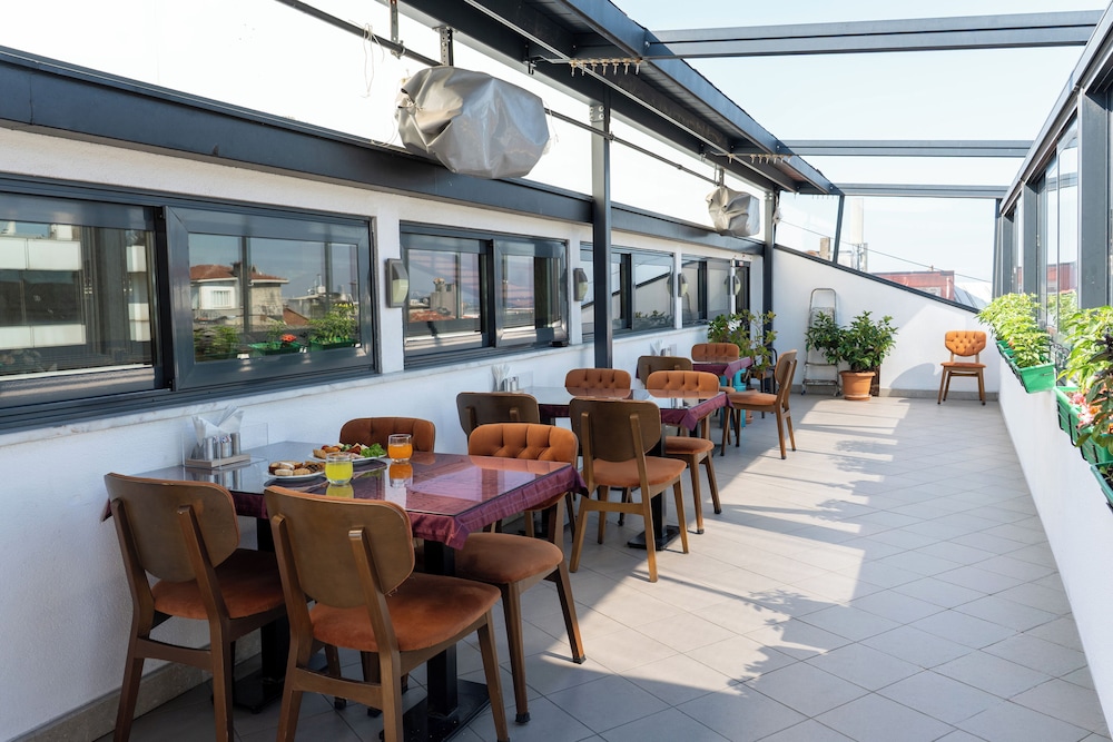 Eliza Hotel 39/50