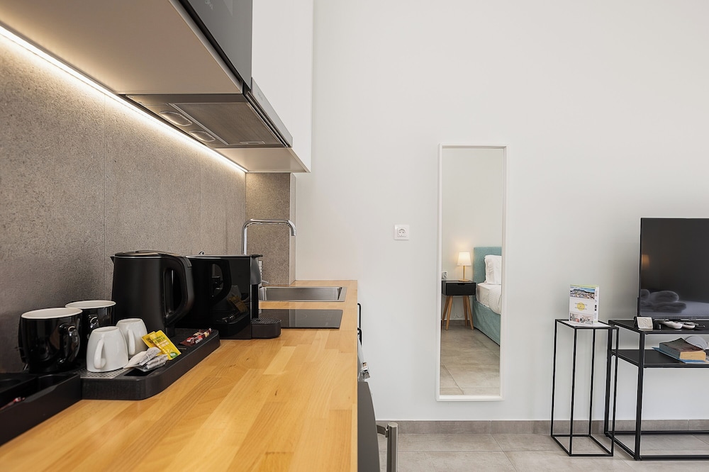 The Omnia Collection Pagrati 48/60
