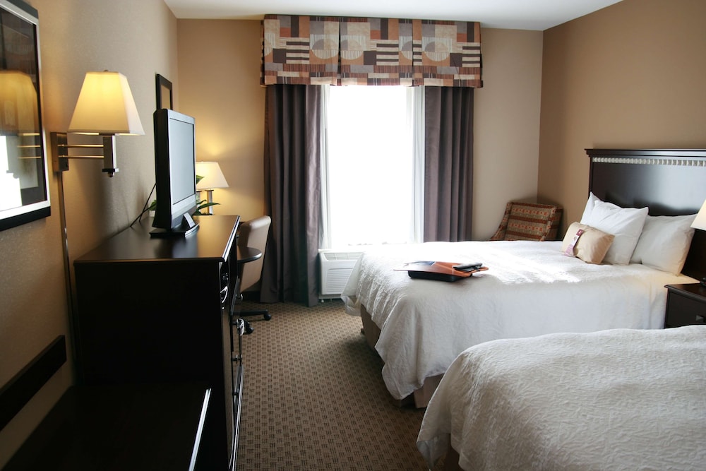 Hampton Inn Topeka 8/51