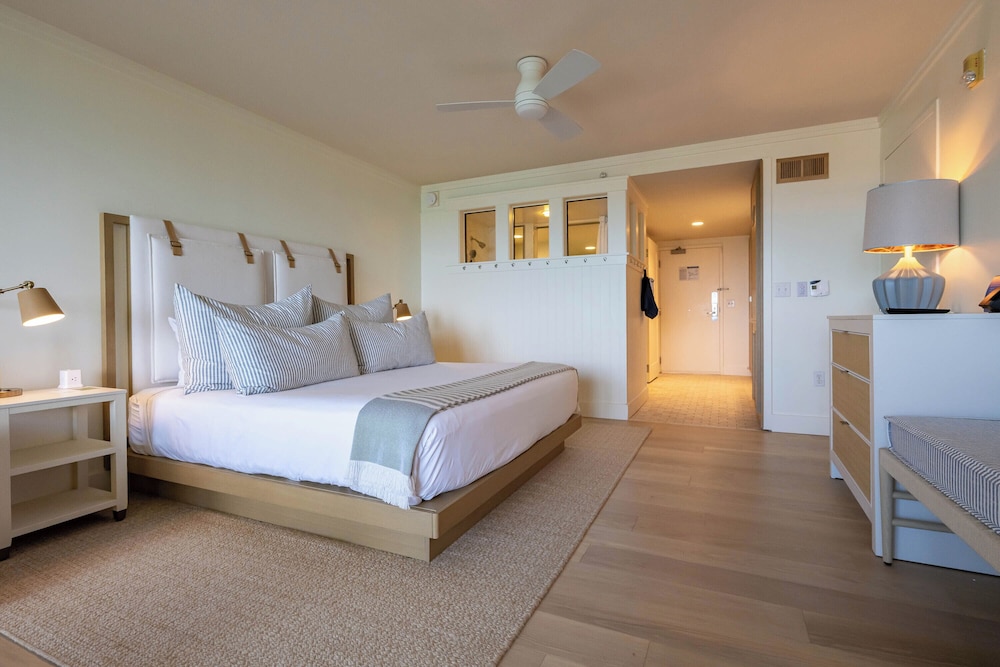 GUEST ROOM, STANDARD, KING BED, COAST VIEW, SOFA