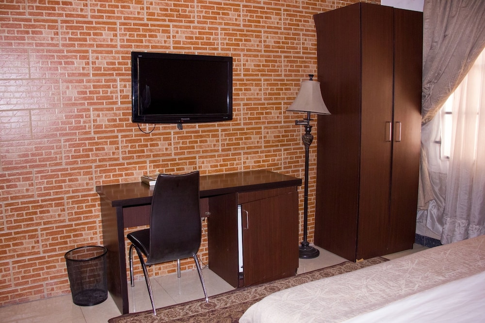Tivoli Residence & Bar 26/40