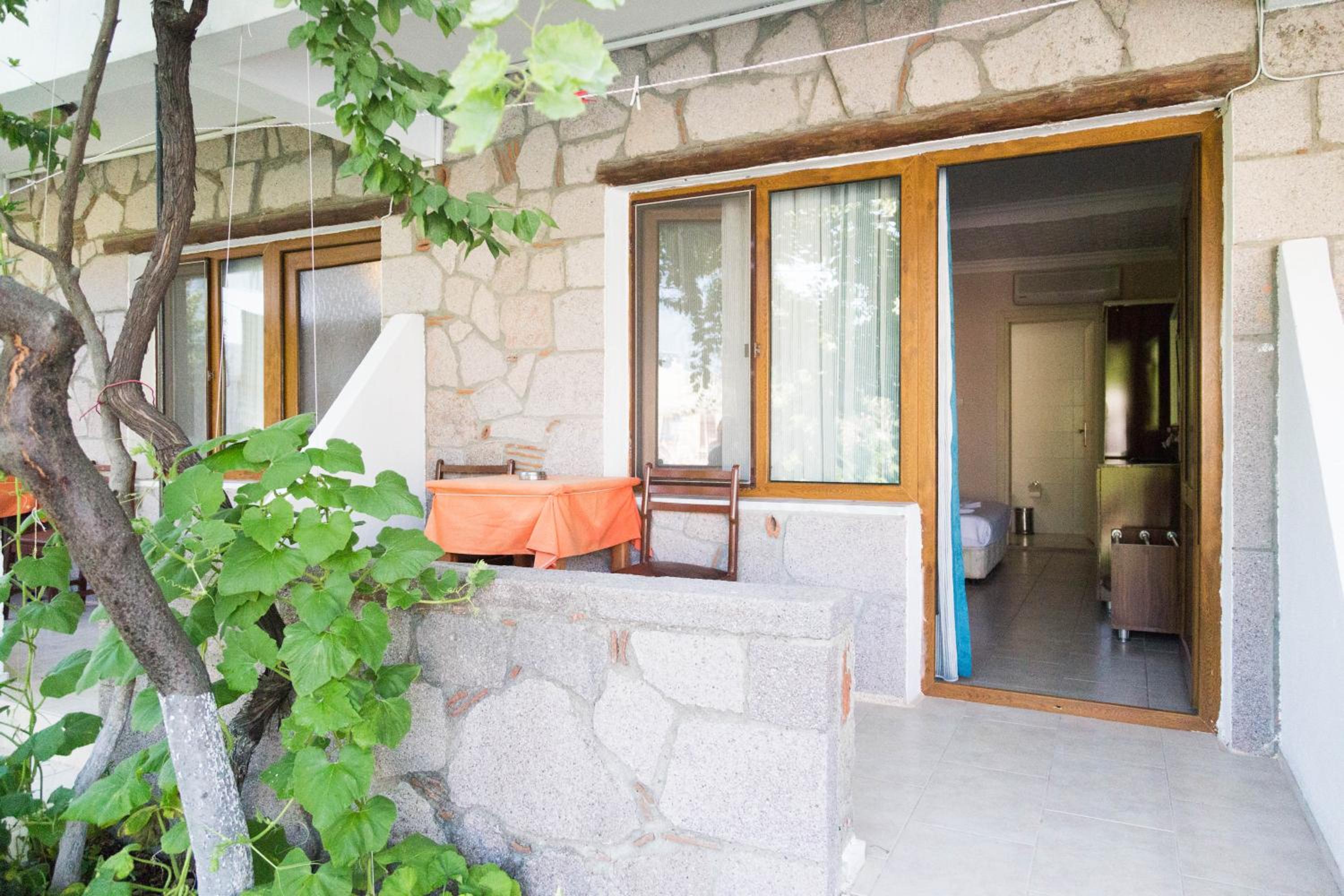 Assos Kadirga Hotel 3/50