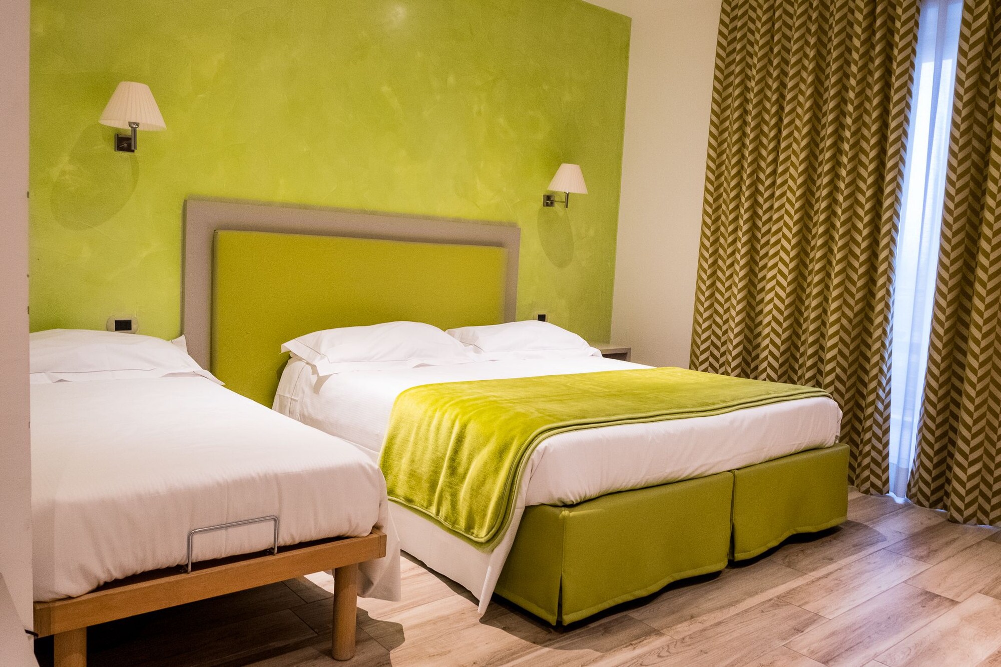 غرفة سوبيريور بثلاثة أسرّة، Palace Hotel la Conchiglia D Oro 2/4