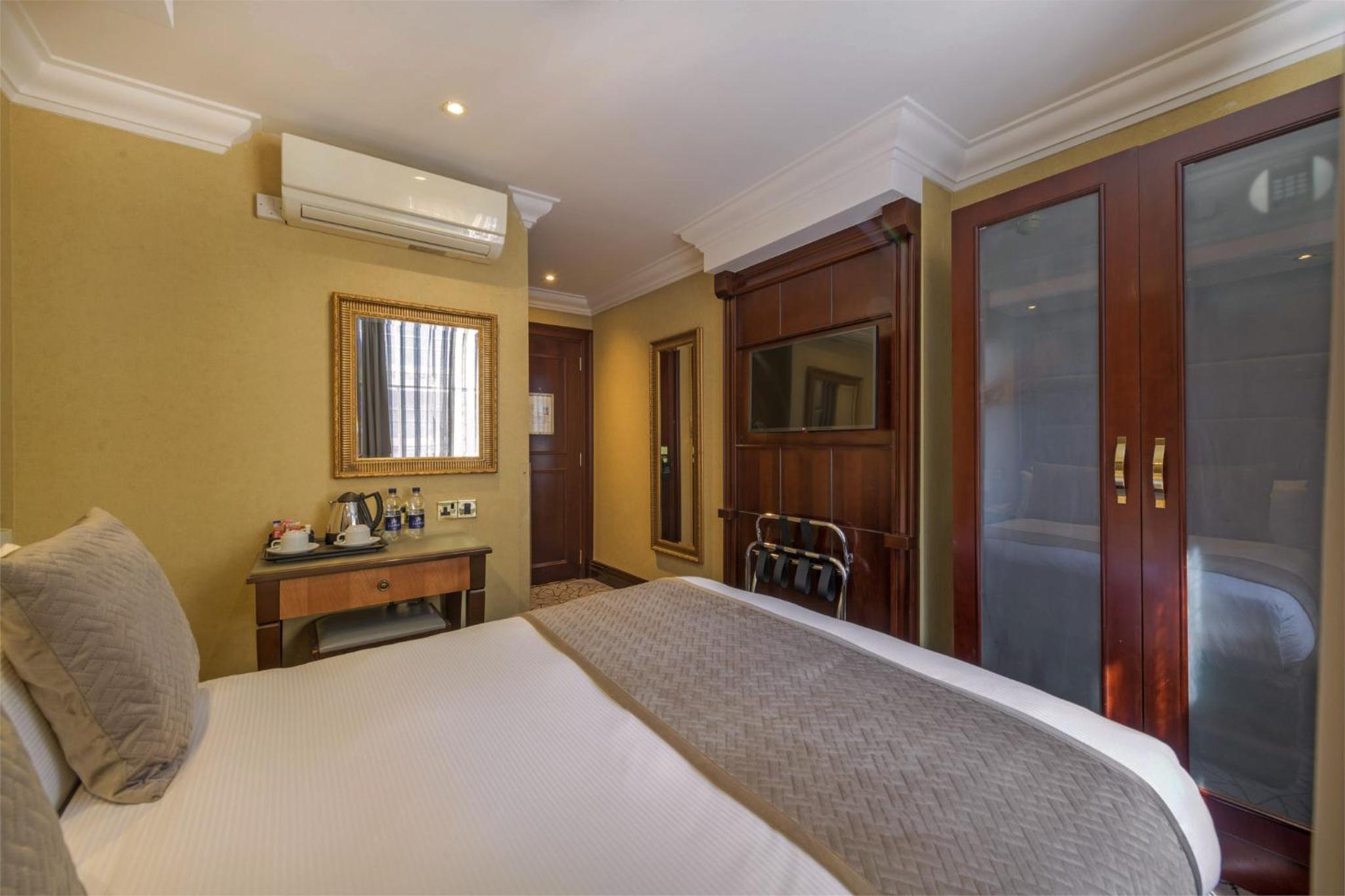 Room, Double Bed, Small