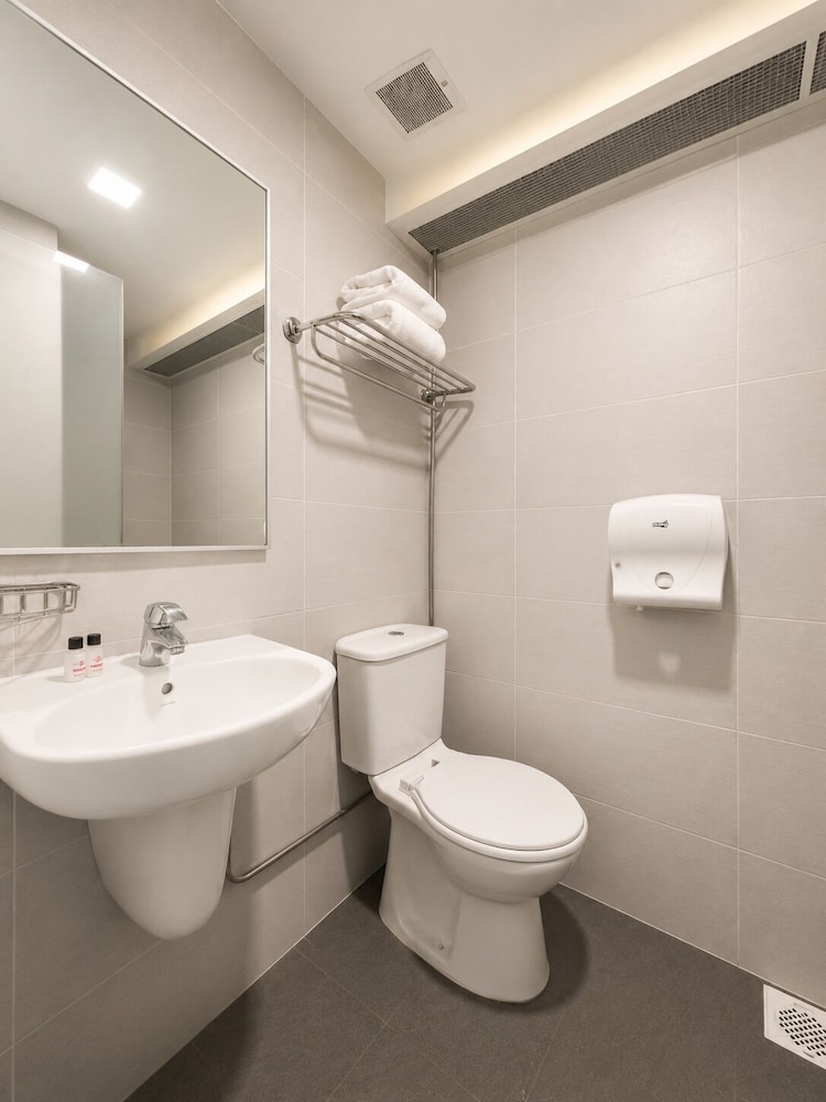 Sandpiper Hotel 50/50