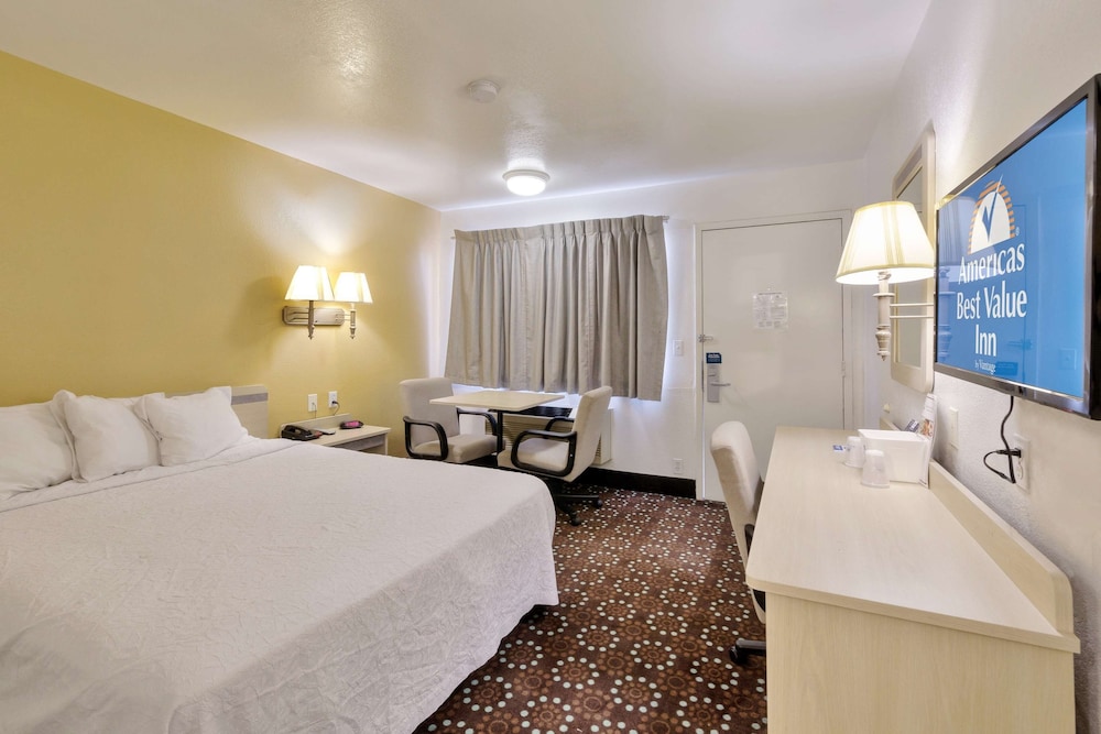 DELUXE, SUITE, KING BED