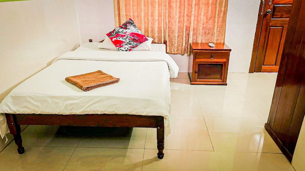 ROOM, SINGLE