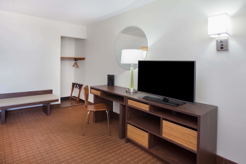 Super 8 by Wyndham Chicago/Rosemont/O'Hare/SE 15/25
