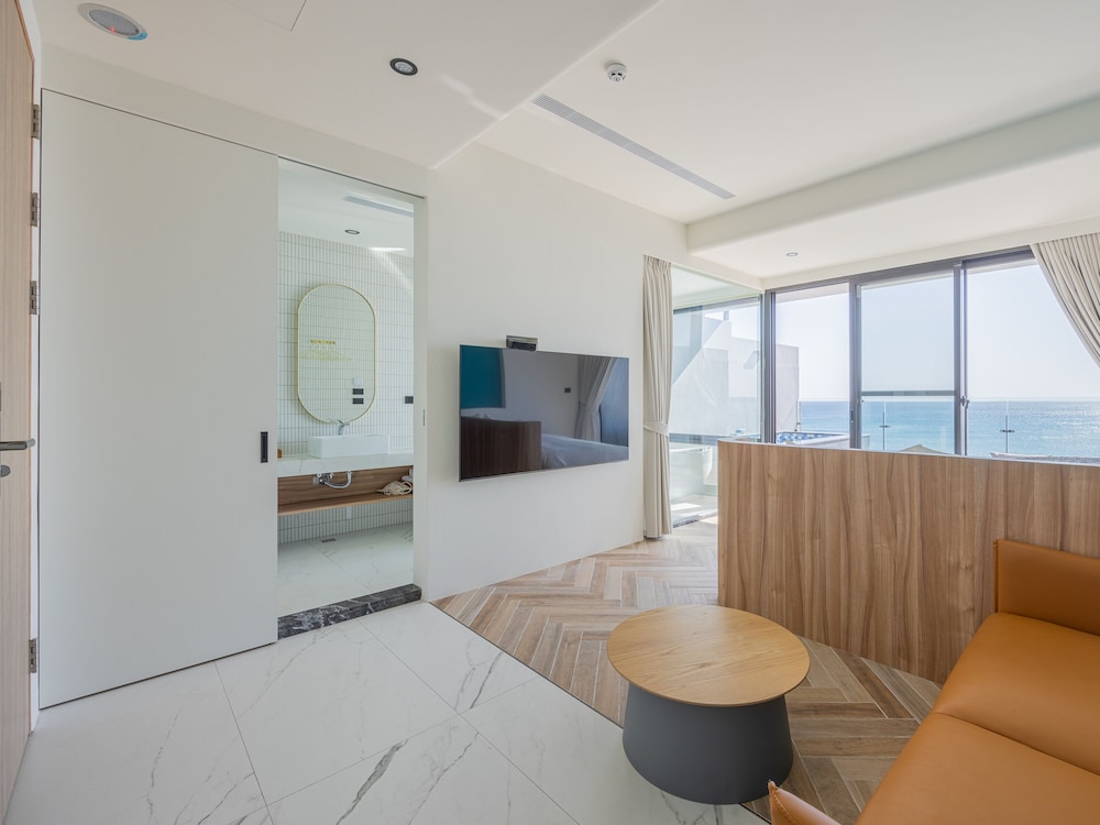 Seawall Inn 32/50