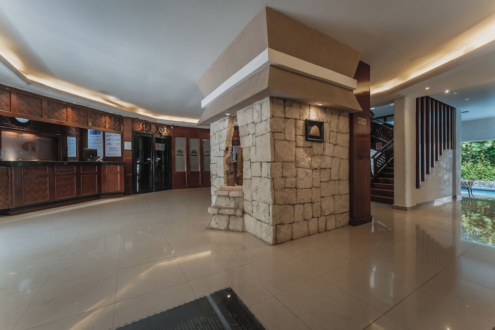Hotel Plaza Kokai Cancun 9/65
