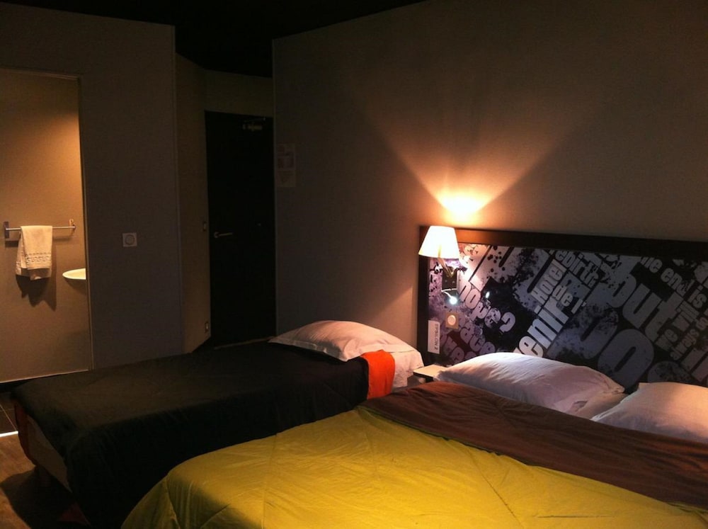 CAFE HOTEL DE L'AVENIR 19/25
