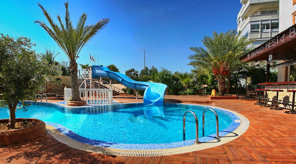 Bella Bravo Suite Hotel 37/49