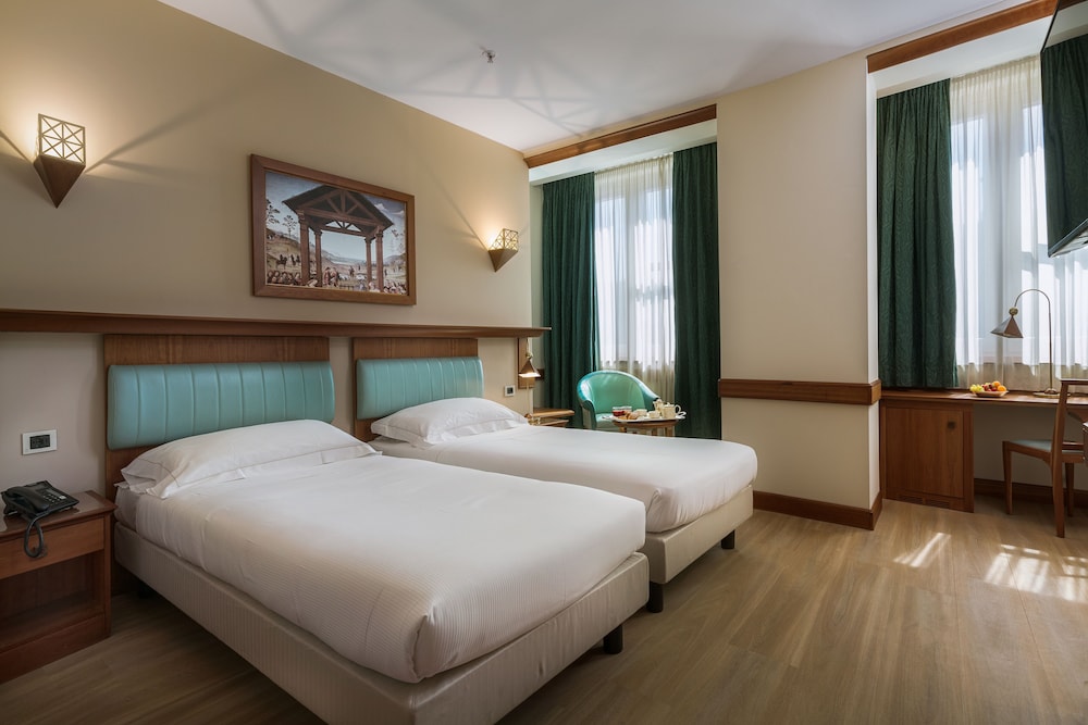غرفة قياسية بسرير كوين، Sangallo Palace 2/9