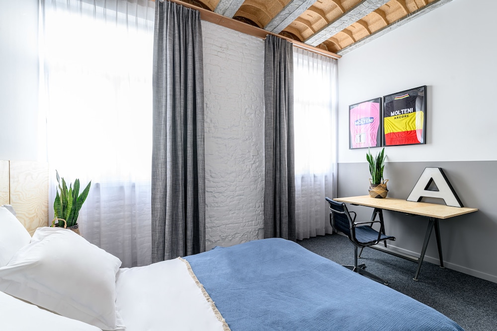Hotel A La Grande Cloche 11/58