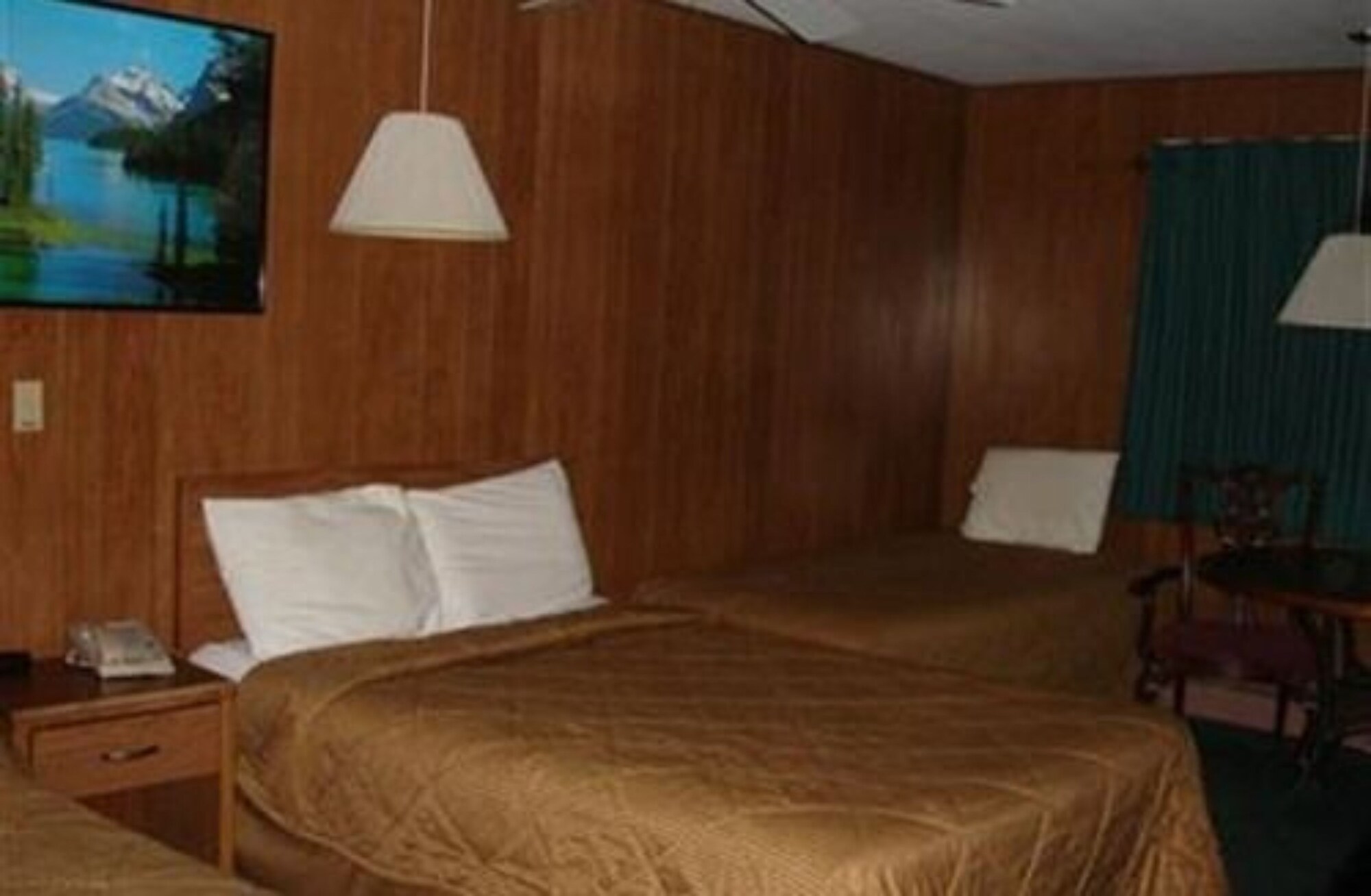 Standard, 1 Single and 2 Double Beds, 3 Beds