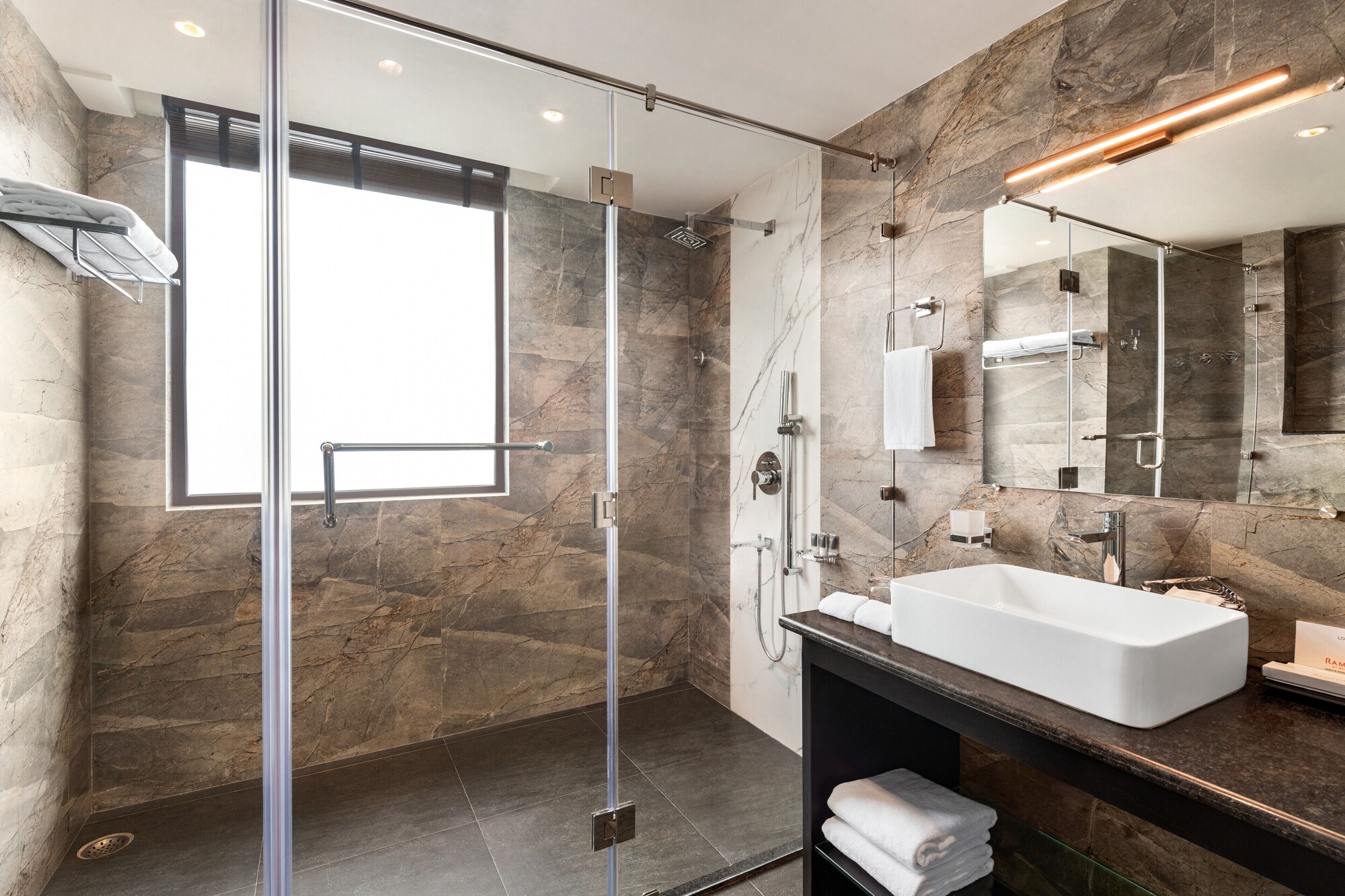 DELUXE, SUITE, KING BED, VALLEY VIEW