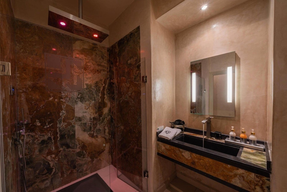 Villa Makassar Art Deco Hotel Spa 46/49