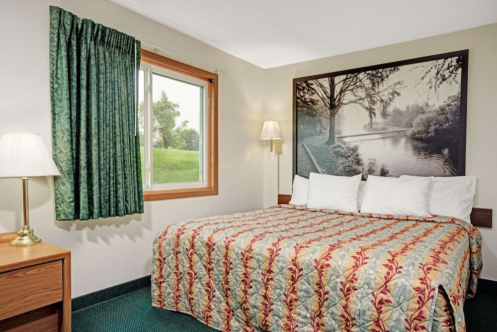 Super 8 By Wyndham Rogers Minnesota 28/42