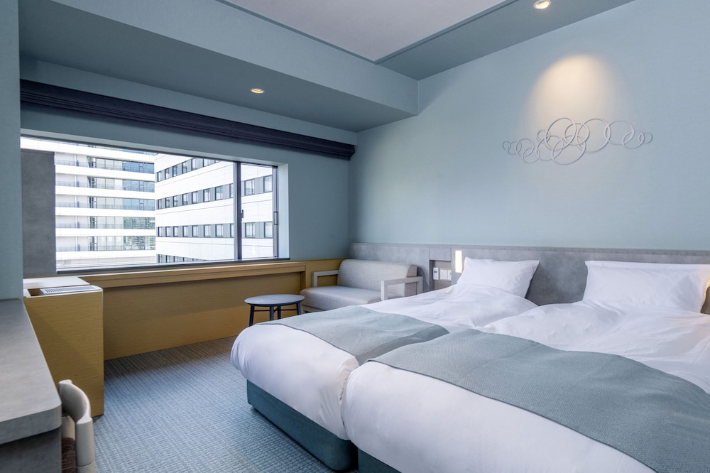 HOLLYWOOD, TWIN BEDS, ELECTRONIC CIGARETTE ONLY