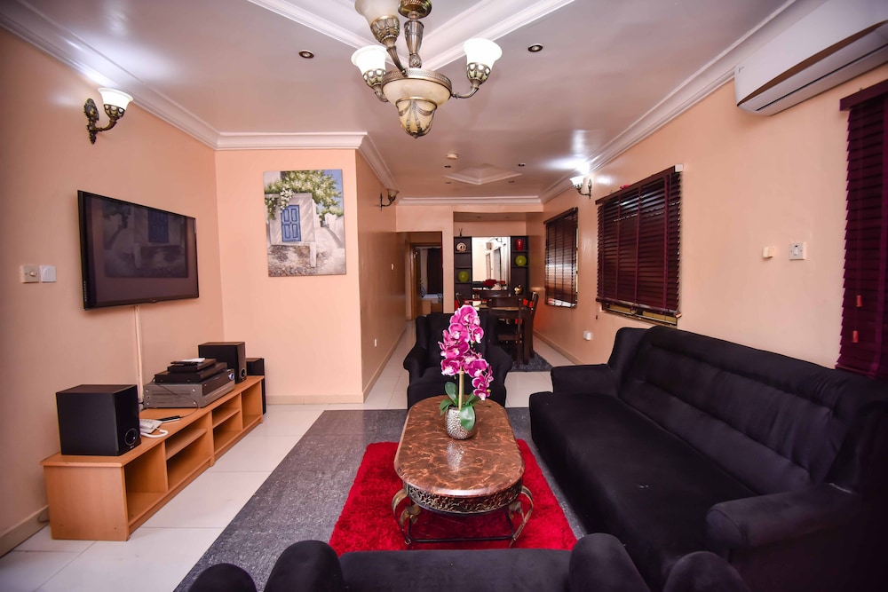 Topaz Luxury Suites & Apartments 18/40
